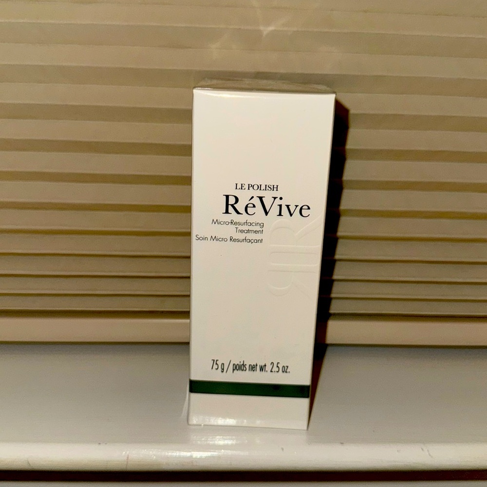 ReVive Le Polish
Micro-Resurfacing Treatment
75g/2.5 oz
